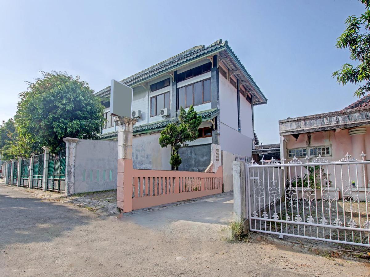 צ'ירבון Oyo 91490 Hotel Rumah Kita מראה חיצוני תמונה